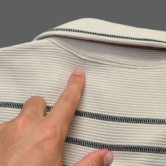 KARL LAGERFELD Men's Knitted Button Front Collared Short Sleeve Shirt Size M NWT - Picture 10 of 10